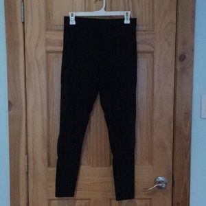 Workout leggings with mesh sides